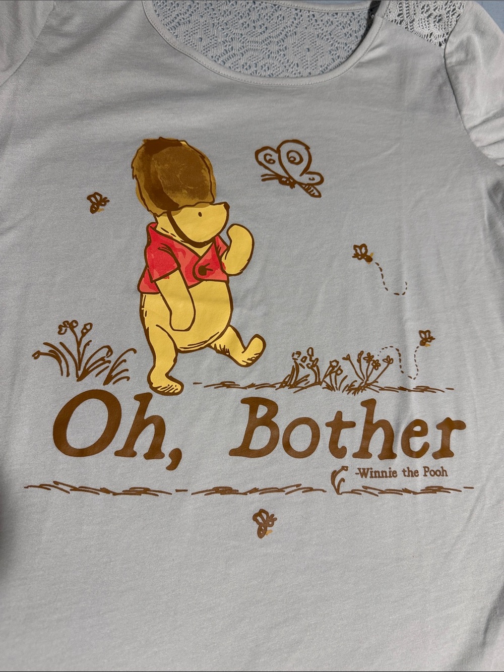 Disney Winnie the Pooh Light Gray Tee with Yellow & Red Graphic